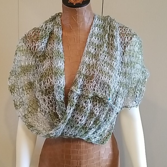 Cashmere Knit Cowl Scarf. - Picture 3 of 6